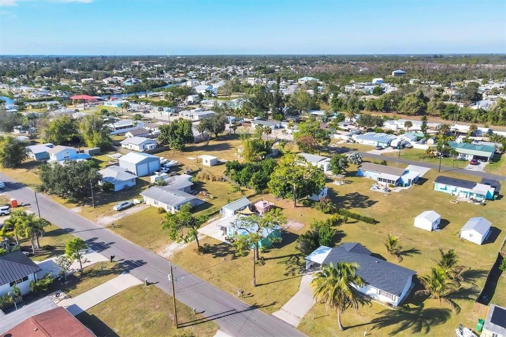 На продажу: $269,900 (2 спален, 1 ванн, 696 Квадратных фут)