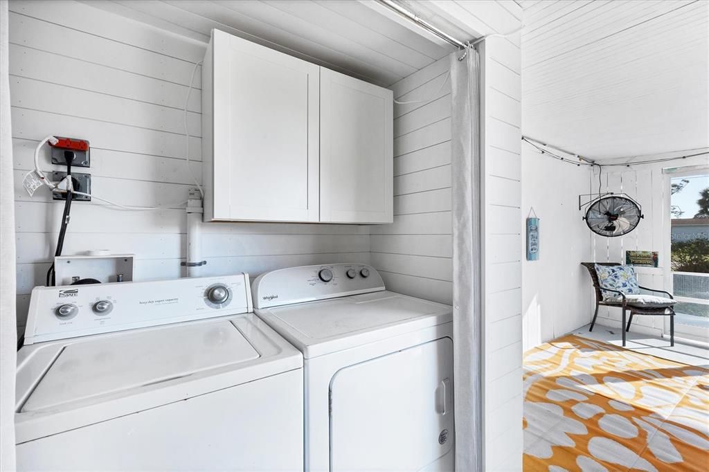 На продажу: $269,900 (2 спален, 1 ванн, 696 Квадратных фут)