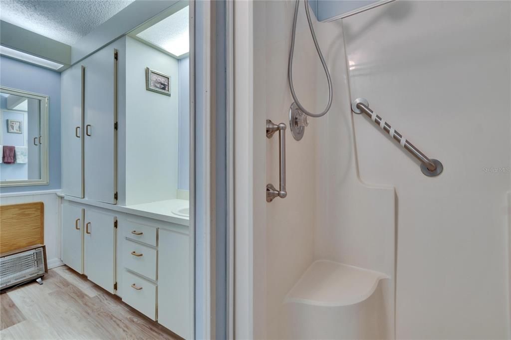 For Sale: $200,000 (2 beds, 2 baths, 1404 Square Feet)