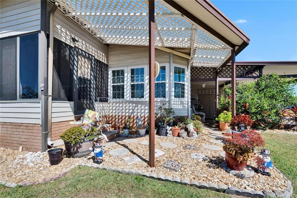 For Sale: $200,000 (2 beds, 2 baths, 1404 Square Feet)