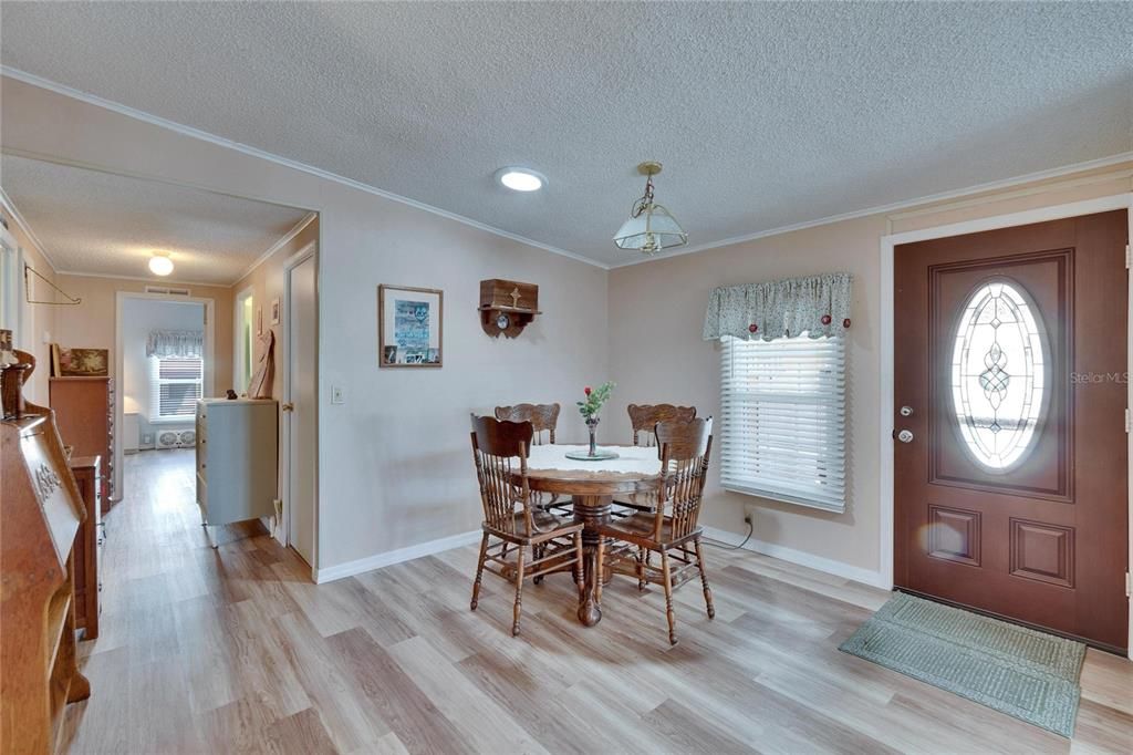 For Sale: $200,000 (2 beds, 2 baths, 1404 Square Feet)