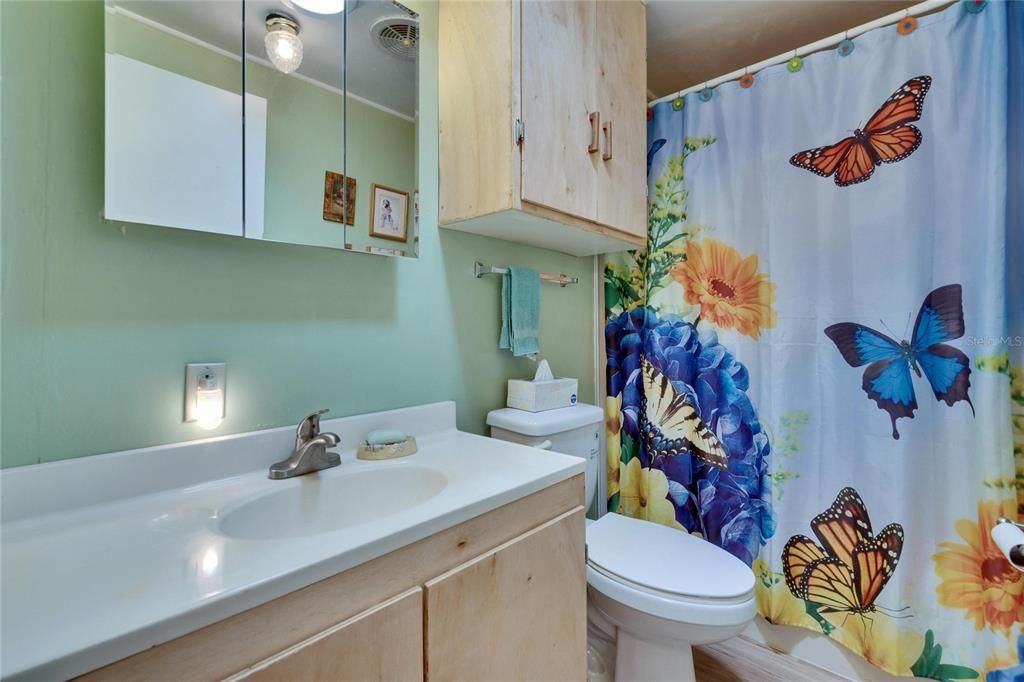 For Sale: $200,000 (2 beds, 2 baths, 1404 Square Feet)