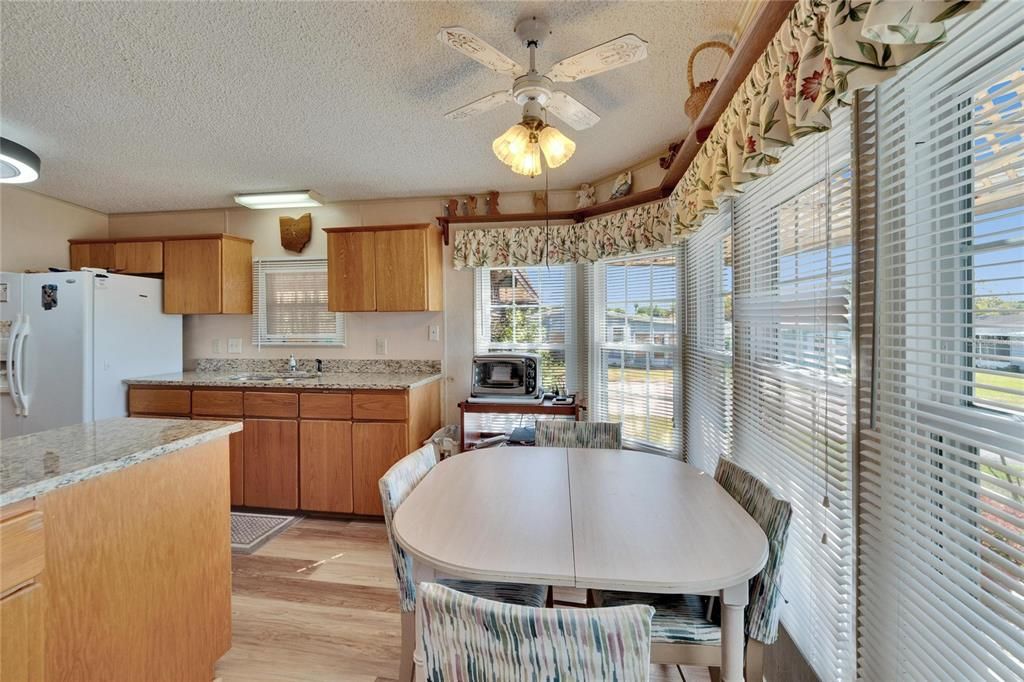 For Sale: $200,000 (2 beds, 2 baths, 1404 Square Feet)