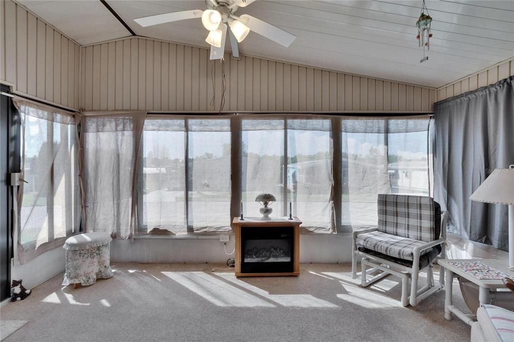 For Sale: $200,000 (2 beds, 2 baths, 1404 Square Feet)