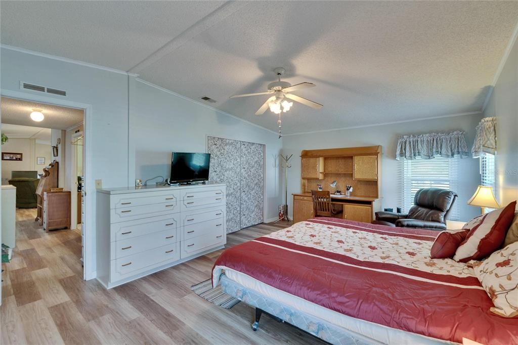 For Sale: $200,000 (2 beds, 2 baths, 1404 Square Feet)