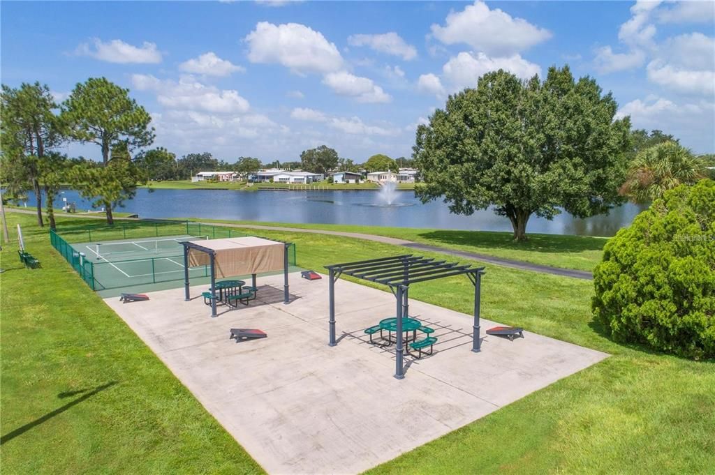 For Sale: $200,000 (2 beds, 2 baths, 1404 Square Feet)