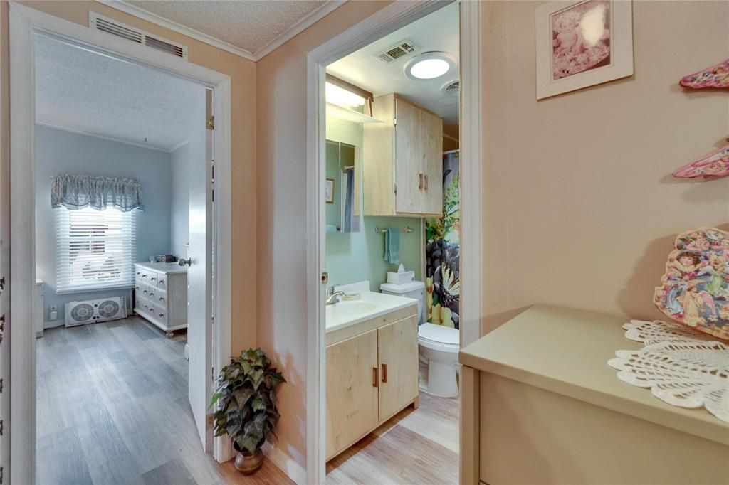 For Sale: $200,000 (2 beds, 2 baths, 1404 Square Feet)