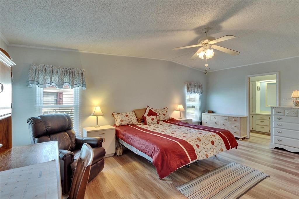 For Sale: $200,000 (2 beds, 2 baths, 1404 Square Feet)