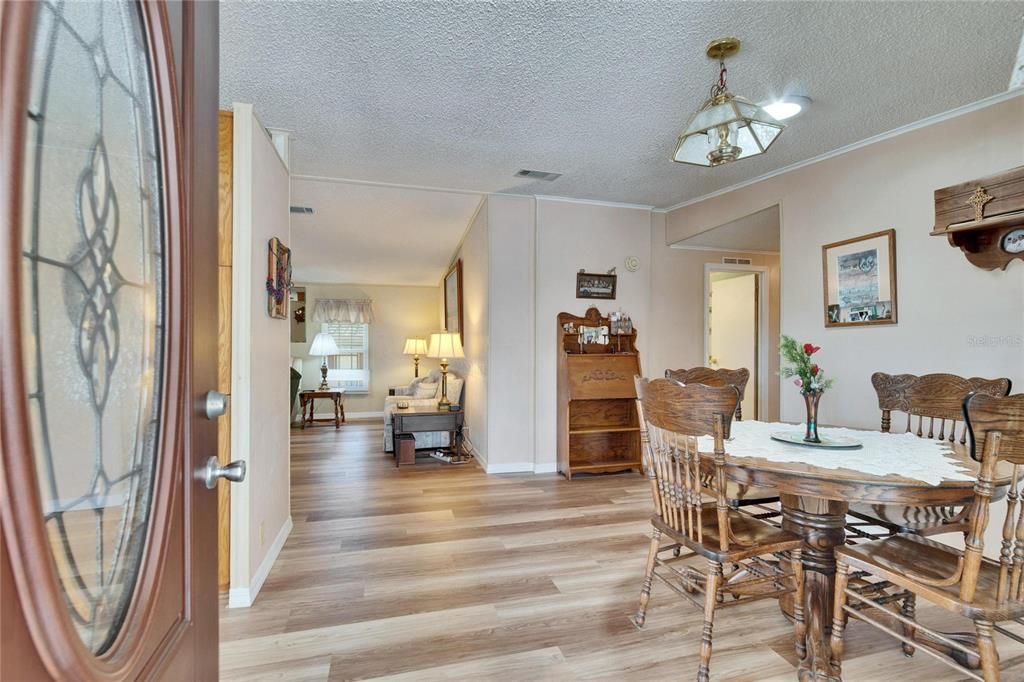 For Sale: $200,000 (2 beds, 2 baths, 1404 Square Feet)