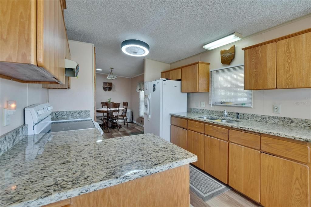 For Sale: $200,000 (2 beds, 2 baths, 1404 Square Feet)