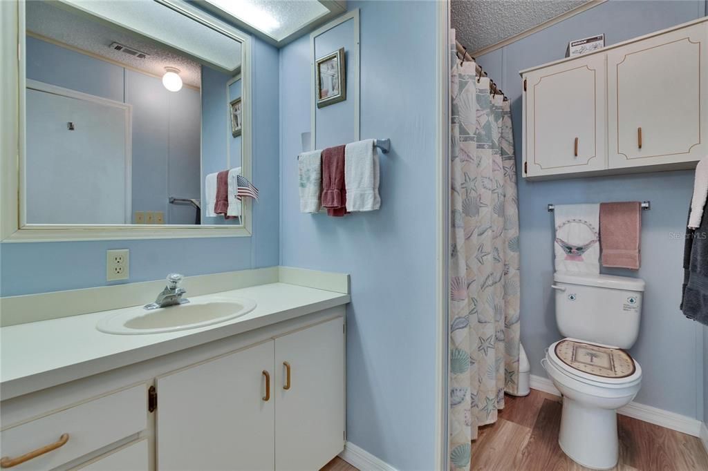 For Sale: $200,000 (2 beds, 2 baths, 1404 Square Feet)