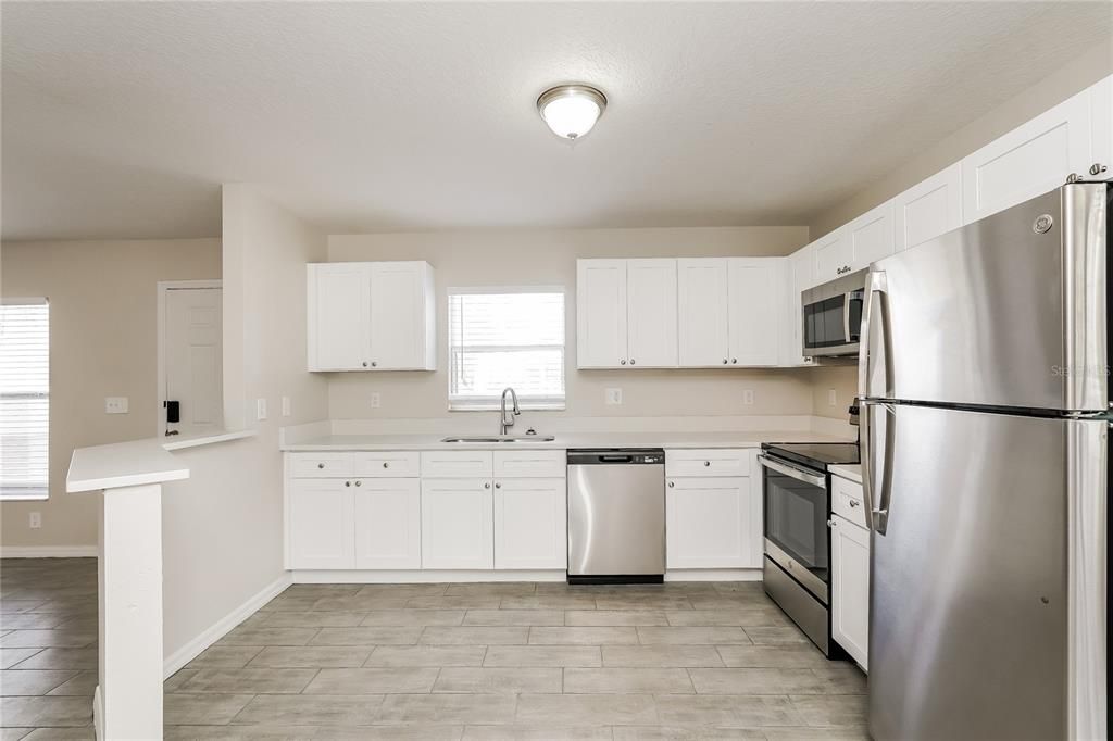 En Renta: $2,295 (4 camas, 2 baños, 1929 Pies cuadrados)