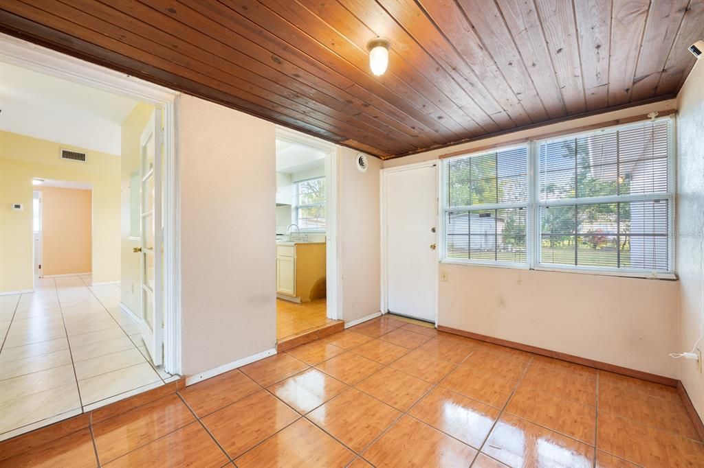 En Venta: $250,000 (3 camas, 1 baños, 917 Pies cuadrados)