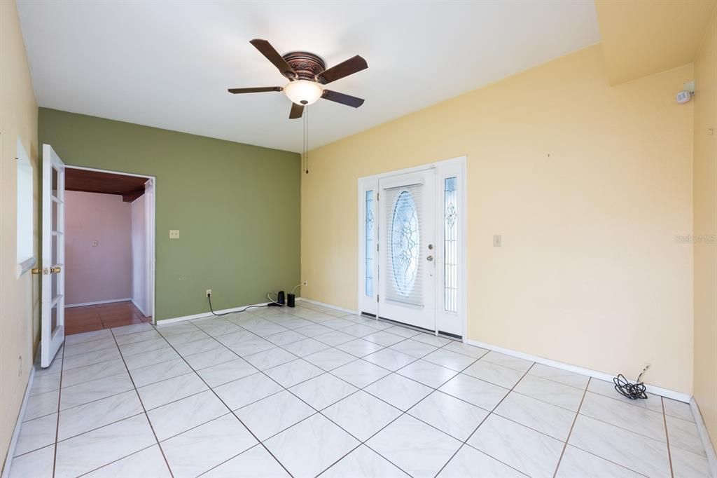 En Venta: $250,000 (3 camas, 1 baños, 917 Pies cuadrados)