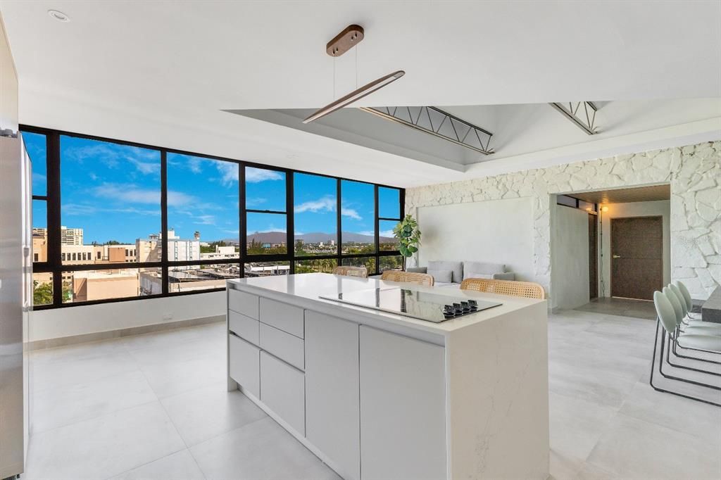 En Venta: $2,350,000 (6 camas, 5 baños, 4300 Pies cuadrados)