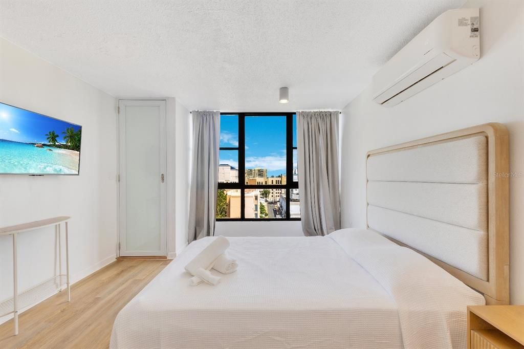 En Venta: $2,350,000 (6 camas, 5 baños, 4300 Pies cuadrados)