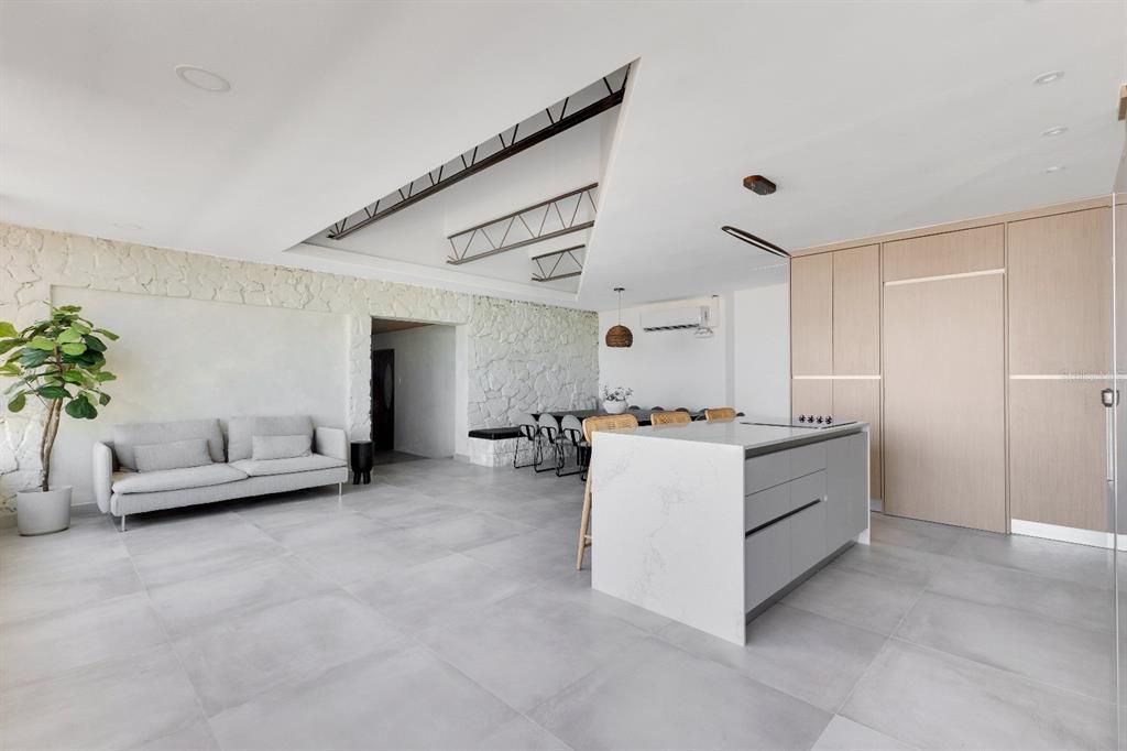 En Venta: $2,350,000 (6 camas, 5 baños, 4300 Pies cuadrados)