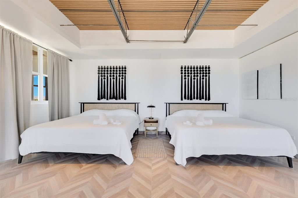 En Venta: $2,350,000 (6 camas, 5 baños, 4300 Pies cuadrados)