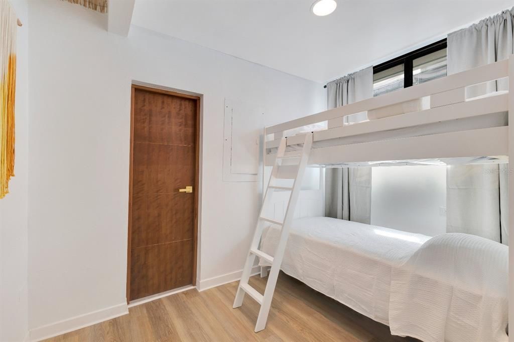 En Venta: $2,350,000 (6 camas, 5 baños, 4300 Pies cuadrados)