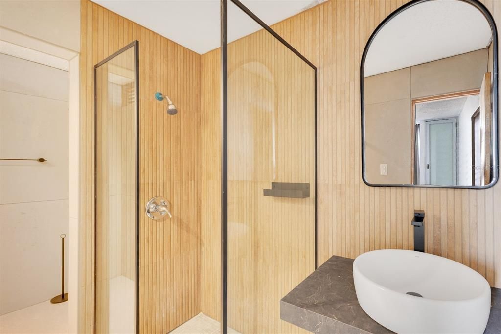 En Venta: $2,350,000 (6 camas, 5 baños, 4300 Pies cuadrados)