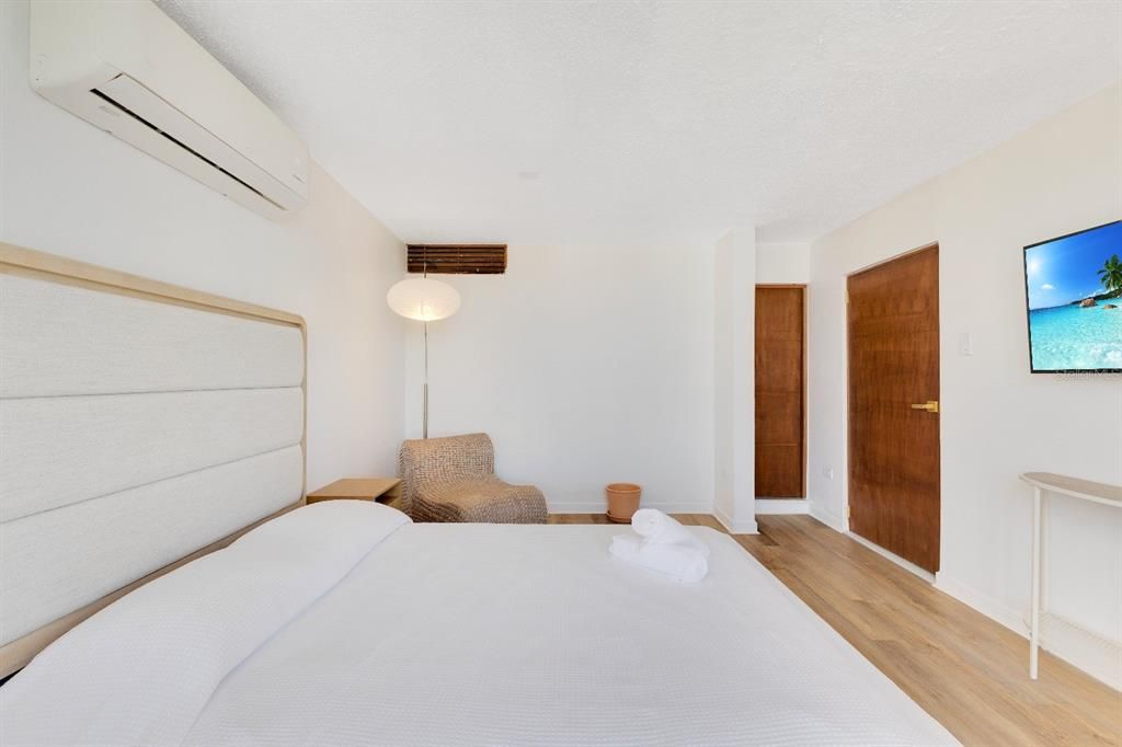 En Venta: $2,350,000 (6 camas, 5 baños, 4300 Pies cuadrados)