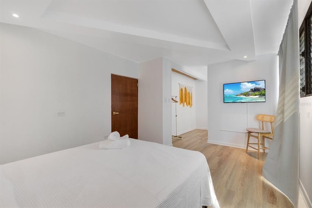 En Venta: $2,350,000 (6 camas, 5 baños, 4300 Pies cuadrados)