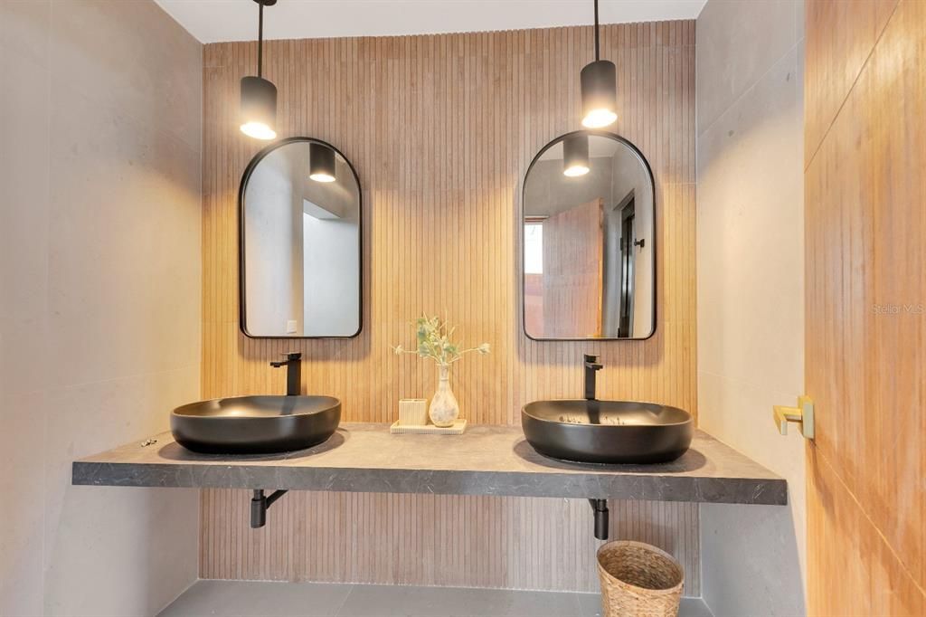 En Venta: $2,350,000 (6 camas, 5 baños, 4300 Pies cuadrados)