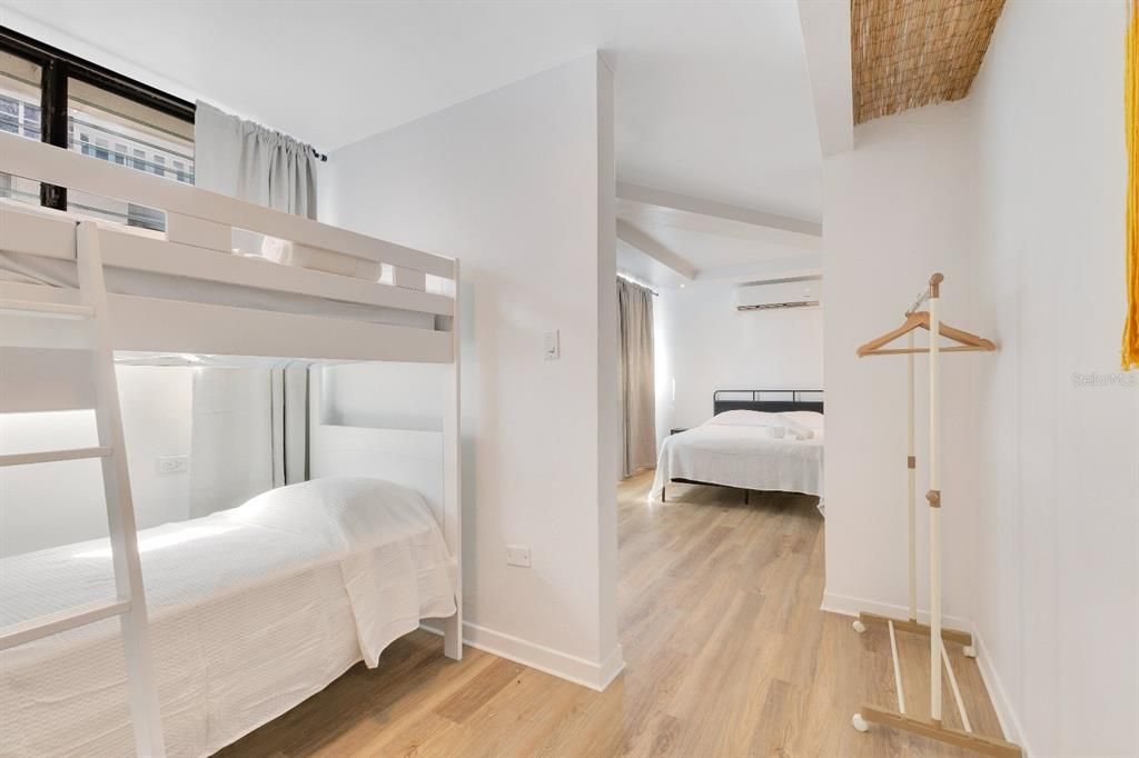 En Venta: $2,350,000 (6 camas, 5 baños, 4300 Pies cuadrados)