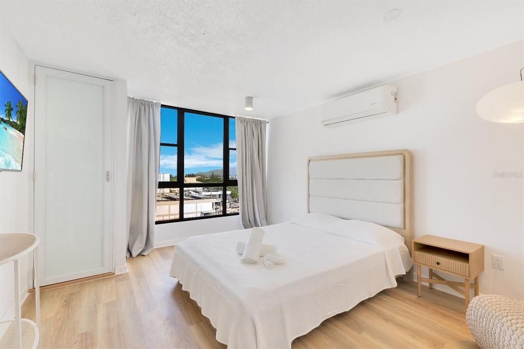 En Venta: $2,350,000 (6 camas, 5 baños, 4300 Pies cuadrados)