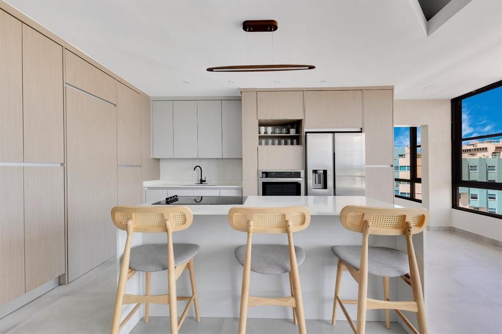 En Venta: $2,350,000 (6 camas, 5 baños, 4300 Pies cuadrados)