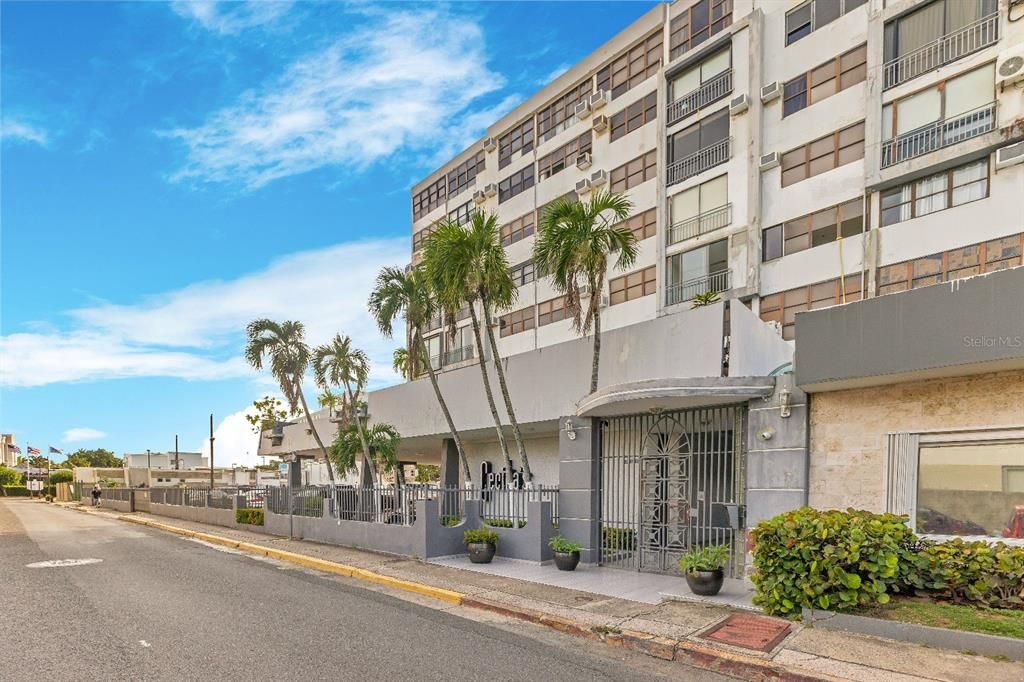 En Venta: $2,350,000 (6 camas, 5 baños, 4300 Pies cuadrados)