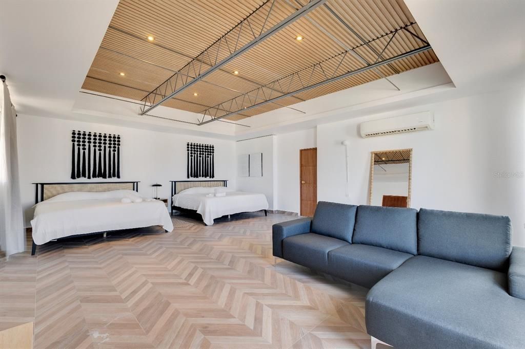 En Venta: $2,350,000 (6 camas, 5 baños, 4300 Pies cuadrados)