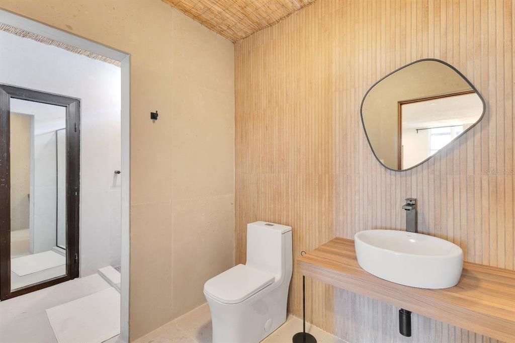 En Venta: $2,350,000 (6 camas, 5 baños, 4300 Pies cuadrados)