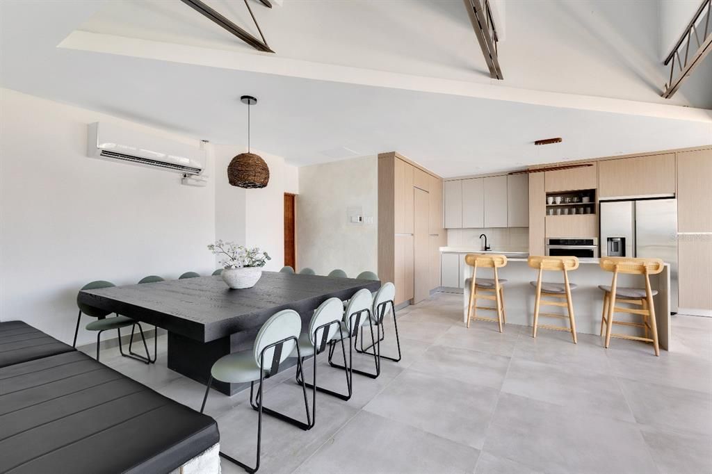 En Venta: $2,350,000 (6 camas, 5 baños, 4300 Pies cuadrados)