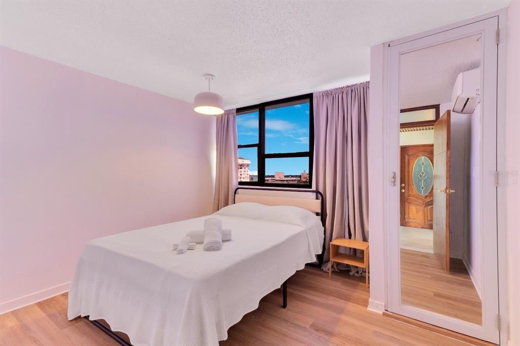 En Venta: $2,350,000 (6 camas, 5 baños, 4300 Pies cuadrados)