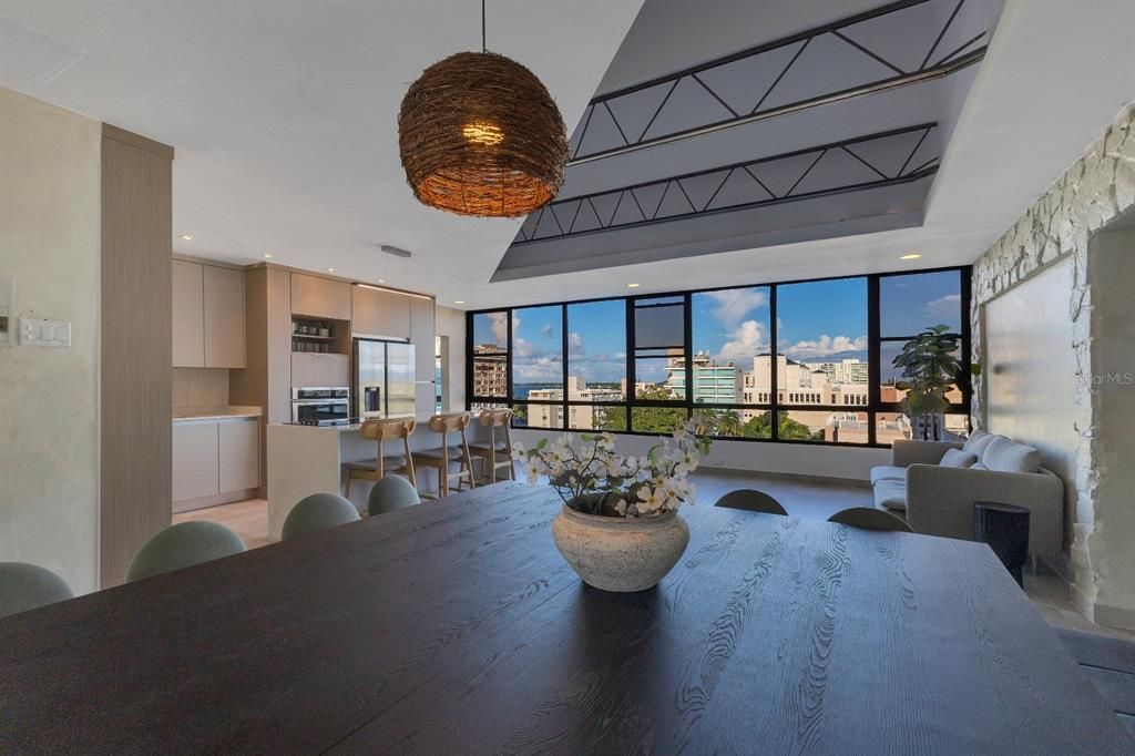 En Venta: $2,350,000 (6 camas, 5 baños, 4300 Pies cuadrados)