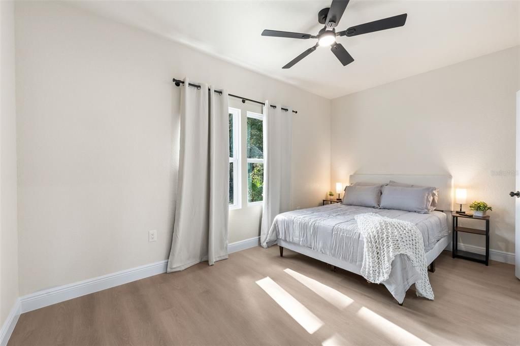 На продажу: $274,900 (3 спален, 2 ванн, 976 Квадратных фут)