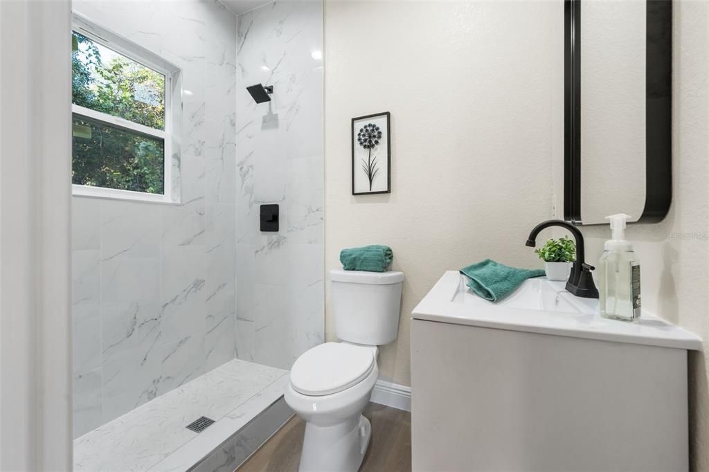 На продажу: $274,900 (3 спален, 2 ванн, 976 Квадратных фут)