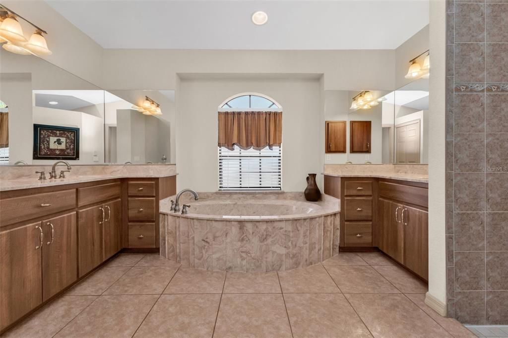 For Sale: $399,000 (3 beds, 2 baths, 2139 Square Feet)