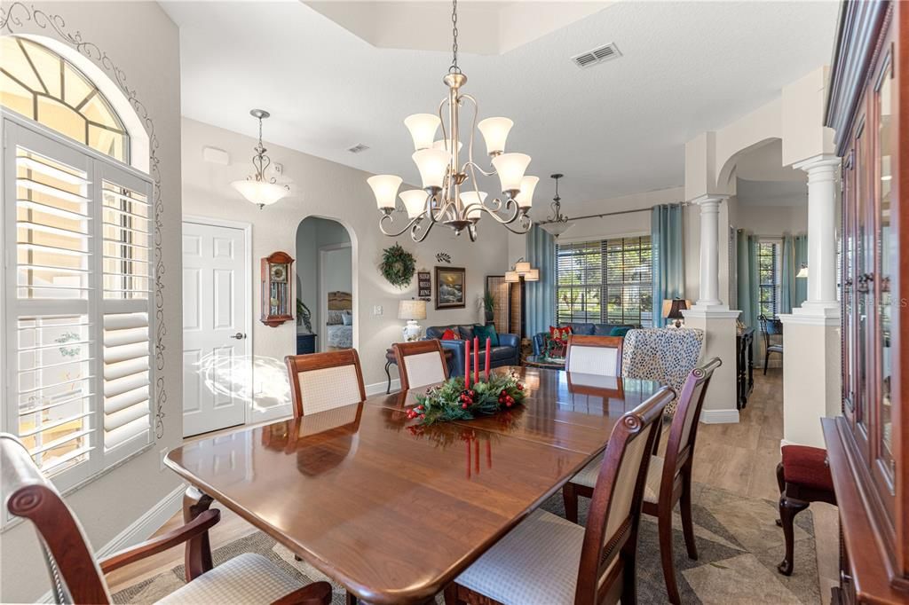 合同活跃: $419,900 (3 贝兹, 2 浴室, 2015 平方英尺)