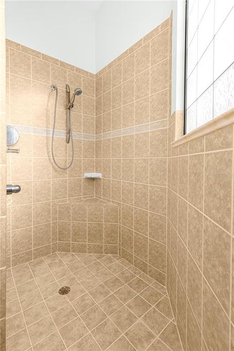 合同活跃: $419,900 (3 贝兹, 2 浴室, 2015 平方英尺)