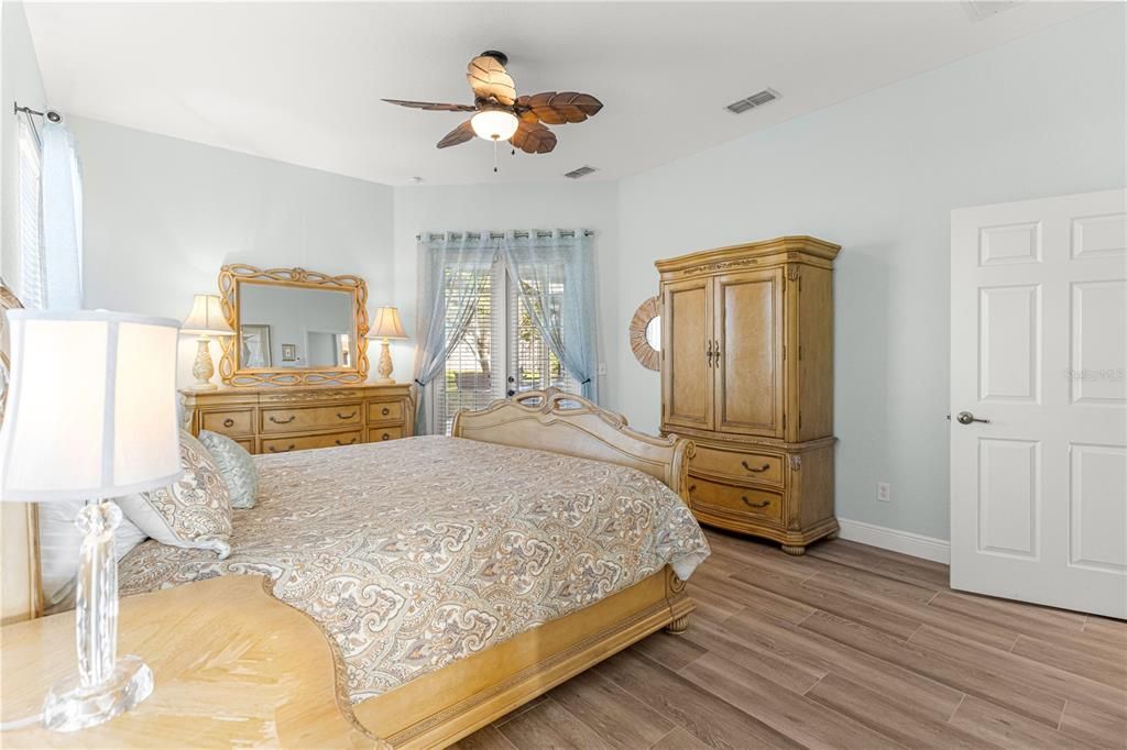 合同活跃: $419,900 (3 贝兹, 2 浴室, 2015 平方英尺)