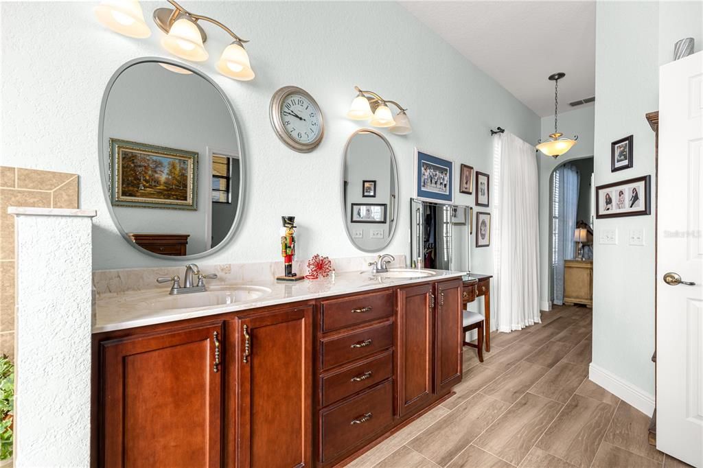 合同活跃: $419,900 (3 贝兹, 2 浴室, 2015 平方英尺)