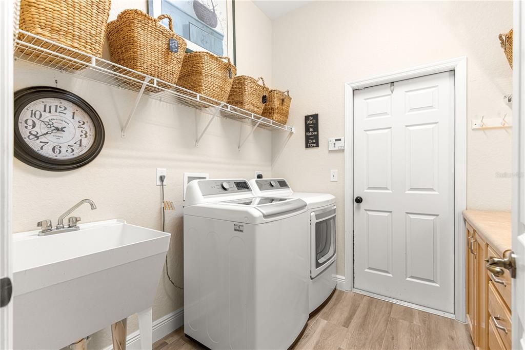 合同活跃: $419,900 (3 贝兹, 2 浴室, 2015 平方英尺)