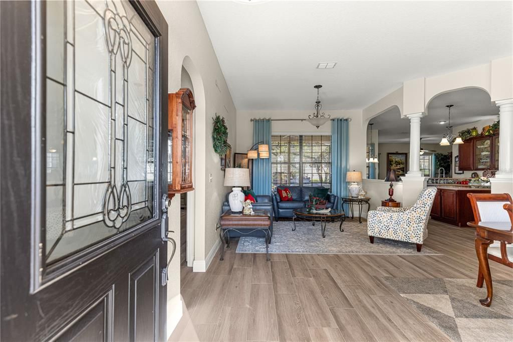 合同活跃: $419,900 (3 贝兹, 2 浴室, 2015 平方英尺)