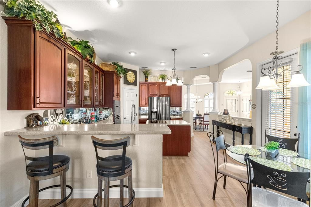 合同活跃: $419,900 (3 贝兹, 2 浴室, 2015 平方英尺)