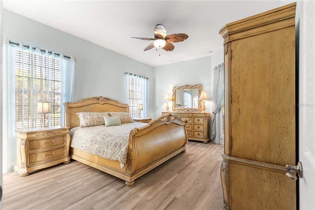 合同活跃: $419,900 (3 贝兹, 2 浴室, 2015 平方英尺)