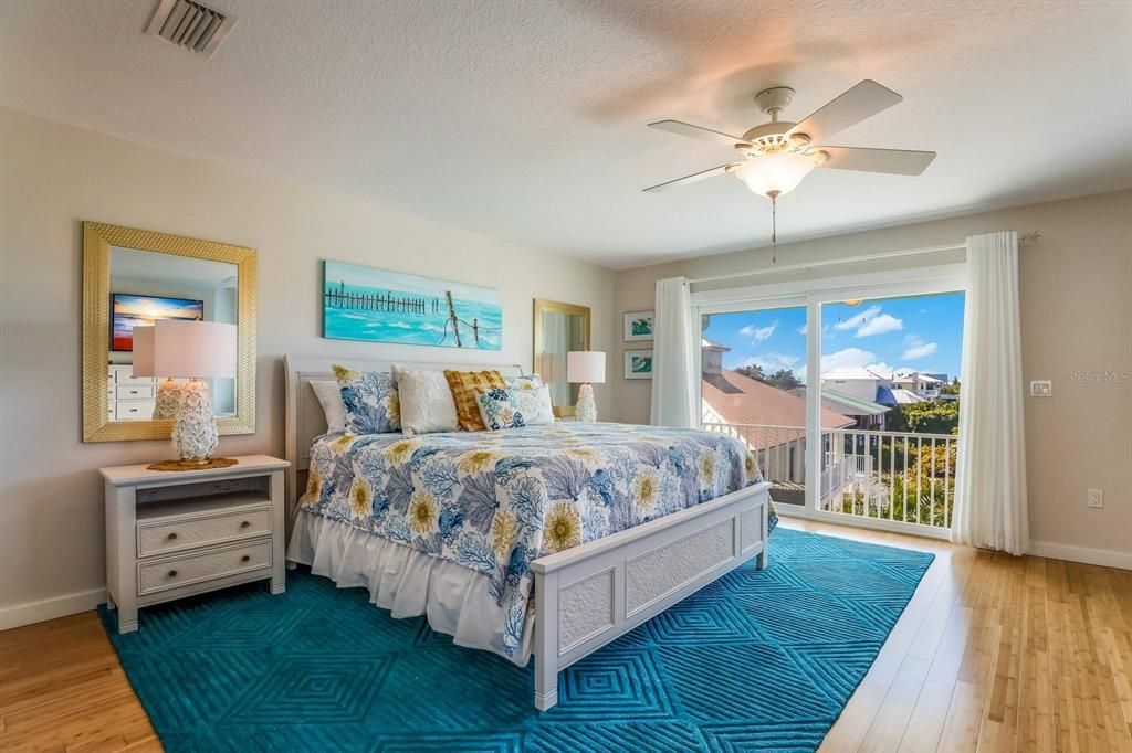 For Sale: $3,195,000 (5 beds, 5 baths, 3202 Square Feet)