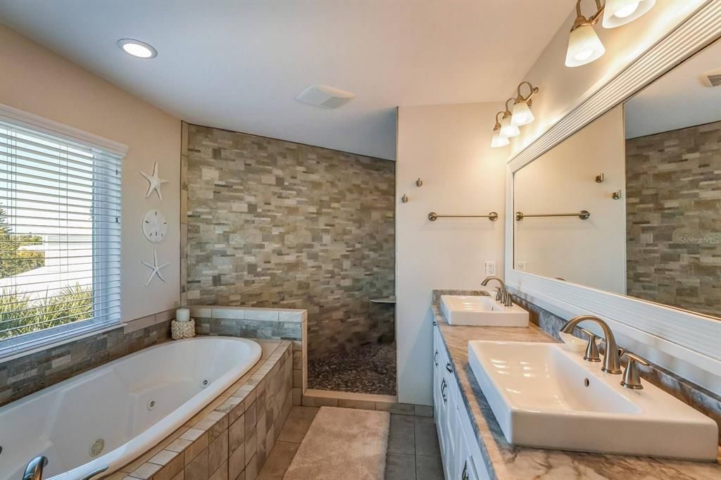 For Sale: $3,195,000 (5 beds, 5 baths, 3202 Square Feet)