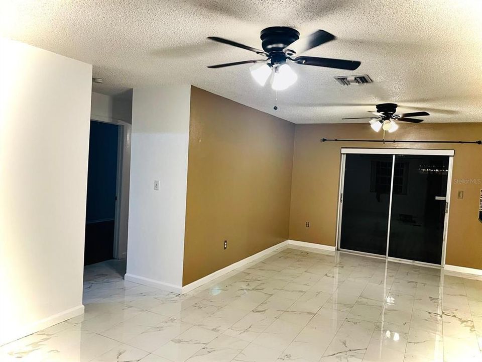 For Sale: $359,999 (3 beds, 2 baths, 1094 Square Feet)